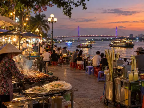 Illustration of Ninh Kieu Wharf Food Vendors